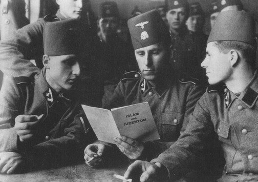muslimnazisstroopsreadingaboutjews.jpg