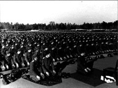 nazimuslimsstroopsseatedinprayer.jpg
